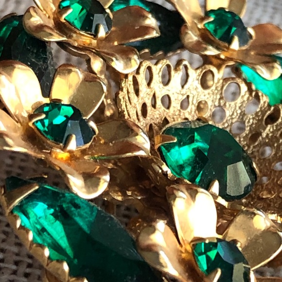 Vintage Emerald Green Rhinestone & Goldtone Brooch - Picture 9 of 10